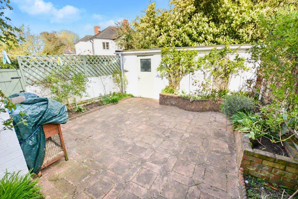 EASE OF MAINTENANCE REAR GARDEN